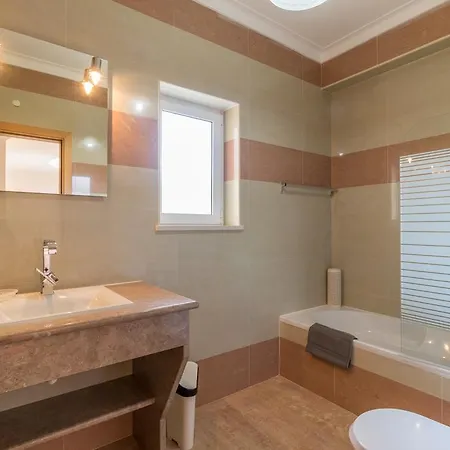 V5 Villa *